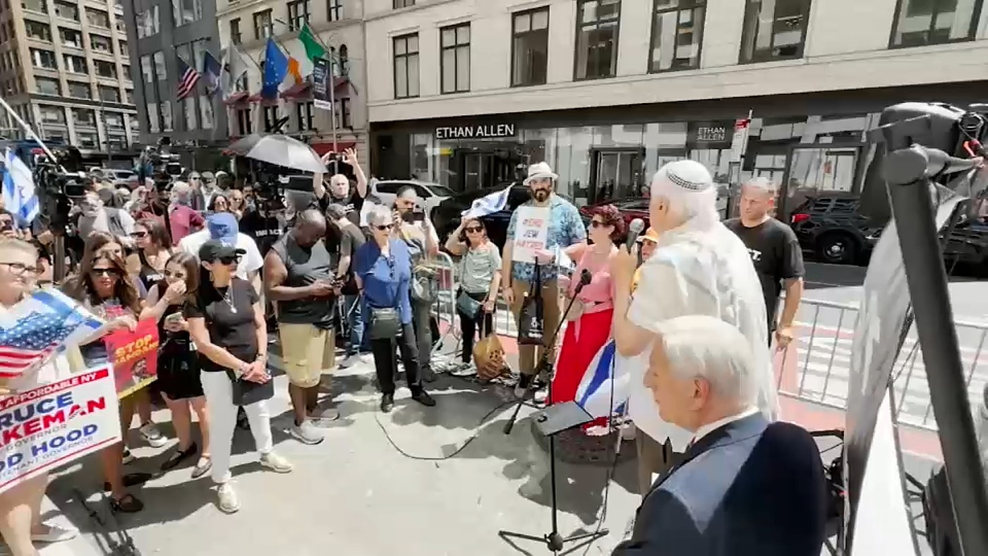 Central Synagogue rallies against antisemitism as hate crimes near 400 for the year